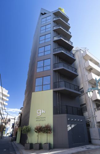 Nine hours woman Shinjuku